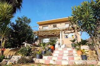 Chalet à Malgrat de Mar. Casa luminosa, con jardín y acabados de alta calidad en zona exc