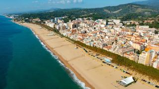 Appartement à Calella. Apartamento luminoso de 3 habitaciones en 1 línea de mar con vis
