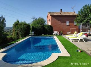 Maison à Mas Altaba - El Molí. Impecable chalet independiente con piscina, jardín y amplio espa