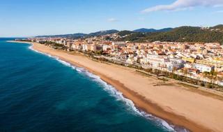 Maison à Malgrat de Mar. Chalet adosado reformado en el centro de malgrat, listo para est