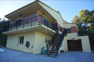 Chalet in Palafolls. Exclusivo chalet muy bien ubicado con gran parcela con bancales