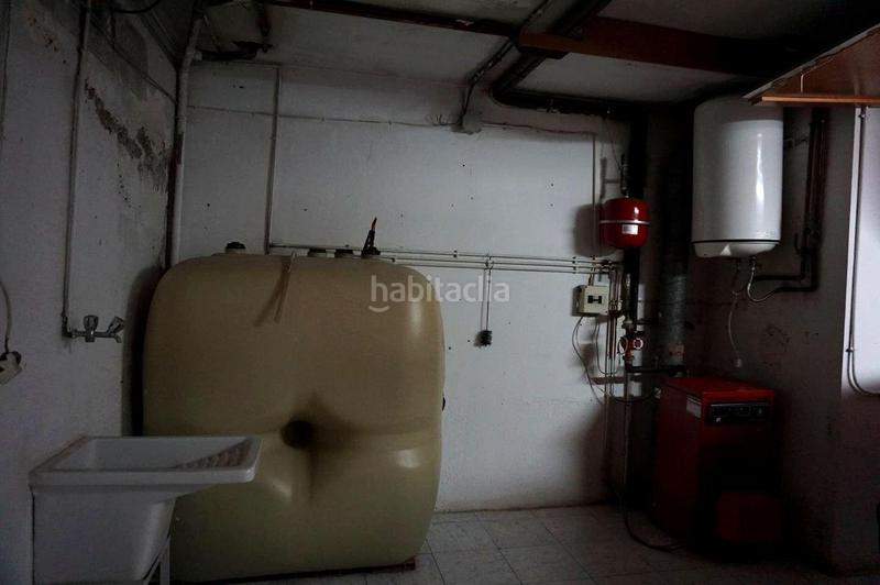 Foto f52ff8c2-9f62-4aef-8d40-c971fe89b603. Casa amplia casa adosada con terraza, garaje privado y espacios luminosos lista para entrar a vivir en Tordera