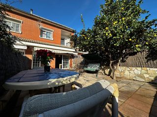 Casa en Sant Pere. Casa adosada en sant pere, tordera  4 habitaciones  2 baños  lum