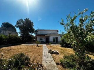 Casa a Niàgara Parc -Àgora Parc. Casa independiente con gran parcela llana, muy soleada y acceso