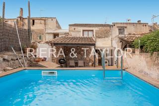 Towny house in Felanitx Poble. Casa con licencia de alquiler turãstico en felanitx