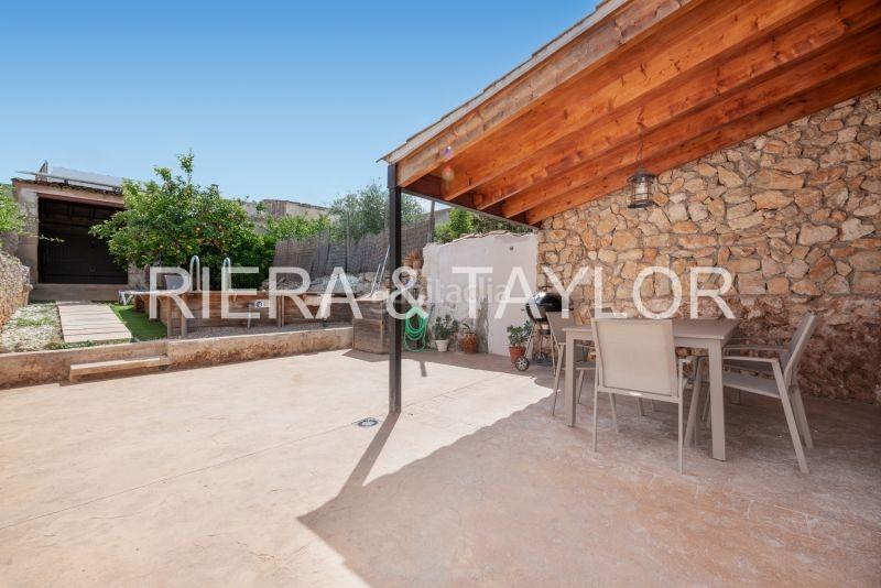 Foto 7045680d-57d9-49eb-ac2a-a298dbc5e181. Casa pareada casa con licencia de alquiler turãstico en Felanitx