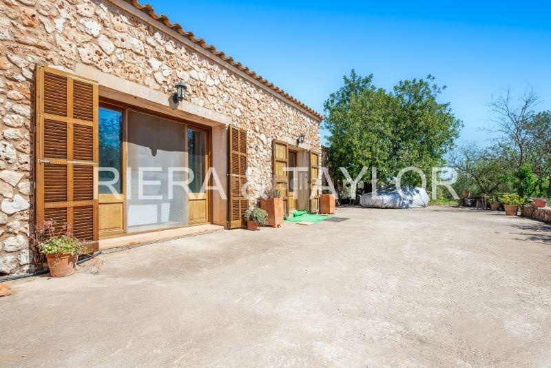 Foto f2836880-ef63-4fcb-84af-0c33f3042693. Masia a Manacor centre Manacor