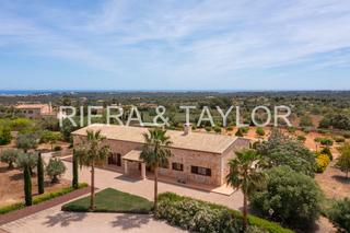 Masia a Porto Cristo. Elegante finca en el campo con vistas al mar en su horizonte, ce