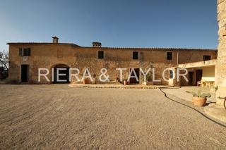 Mas à Ariany. Finca con 5 viviendas y gran extension de terreno