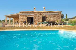 Mas à Sant Llorenç des Cardassar. Finca de nueva construcciãn en sa coma completamente legal