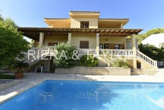 Casa aparellada a Costa d´en Blanes. Magnãfico chalet en costa den blanes con vistas al mar y piscina
