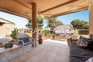 Casa bifamiliare in Llucmajor Interior. Chalet en badãa blava 334m2 con terraza y jacuzzi
