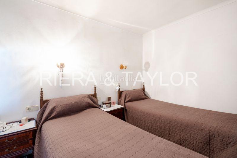 Foto aac7d318-7035-4cca-b454-b918c4a67fe4. Casa pareada local con apartamento y almacen en cala agulla en Capdepera