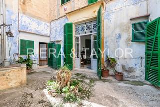Casa pareada en Manacor Centre. Casa seãorial tãpica mallorquina