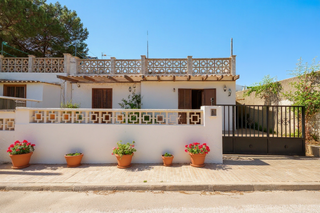 Casa aparellada a Cala Millor. Casa adosada en cala millor