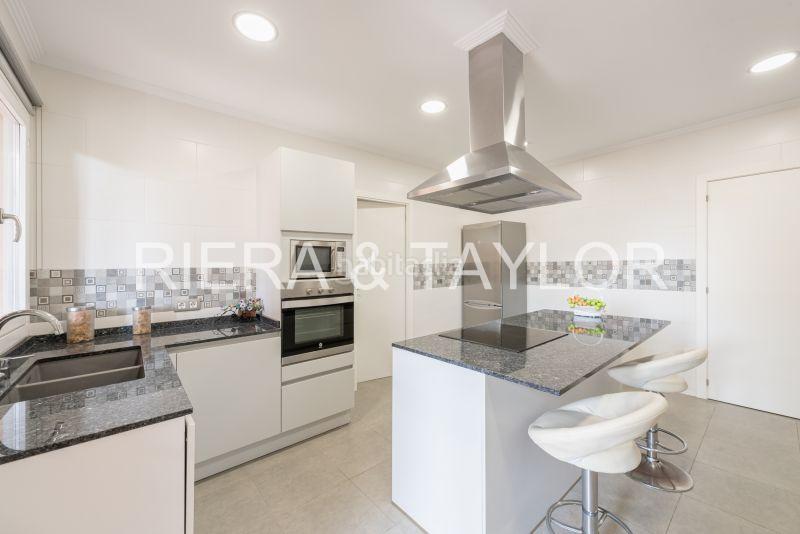 Foto 0f917b8c-b010-4c00-8d37-fb76a2c444e9. Casa pareada se vende casa con piscina en Capdepera poble Capdepera