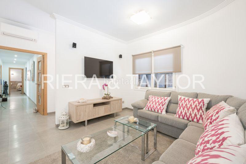 Foto 6470cf3d-9044-42fc-b2d5-0a483635f594. Casa pareada se vende casa con piscina en Capdepera poble Capdepera