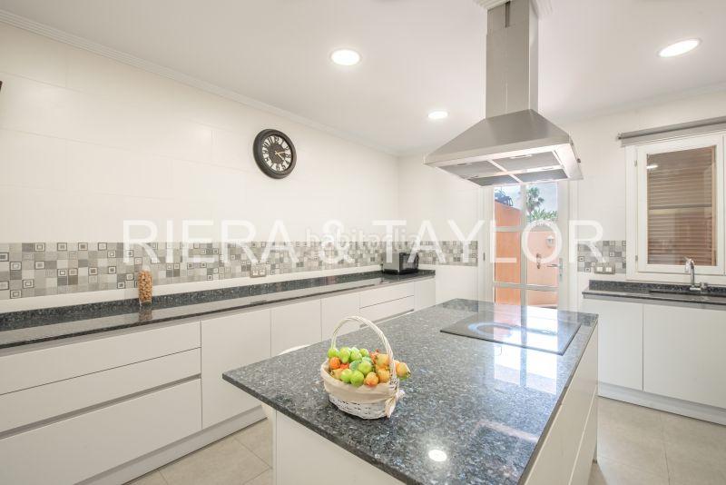 Foto e146a4ff-6eba-4402-828e-4b2e49e45327. Casa pareada se vende casa con piscina en Capdepera poble Capdepera