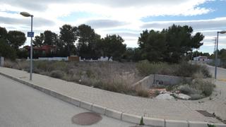 Terreny residencial a Fortuna. Parcela urbana en esquina orientada a dos calles en urbanizacion