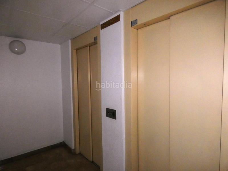 Foto bf298c91-b2c2-46a0-b302-4f20e0b3c677. Parking voiture dans Espinardo Murcia