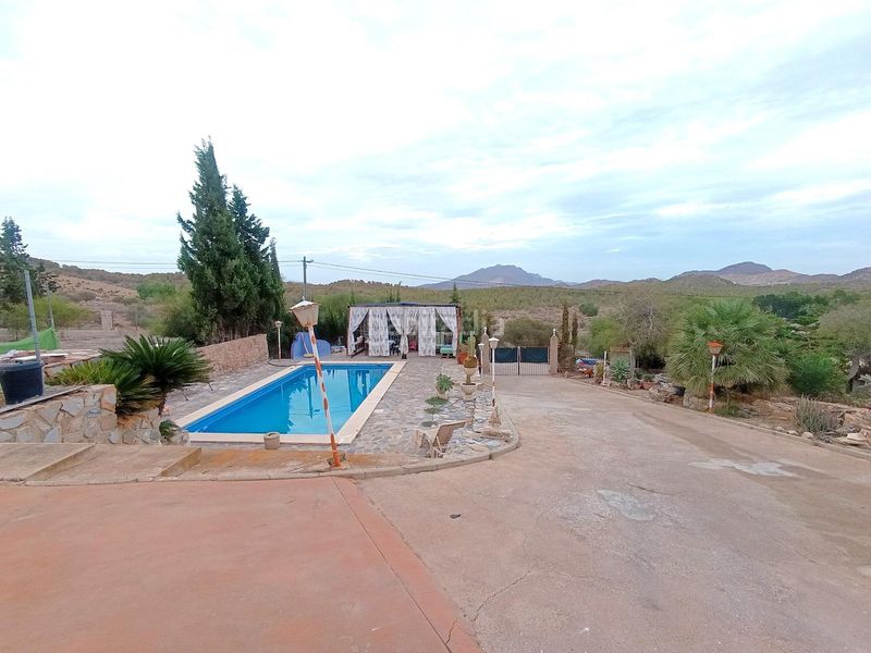 Foto b8f20c6e-be22-4f2c-9b6e-d270bcda819e. Xalet amb aparcament piscina a El Esparragal Murcia