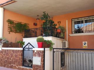 Casa adossada a San Miguel. Oportunidad fabuloso adosado en el chorrico