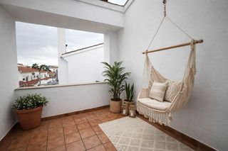 Casa adosada en San Antonio - San José - Los Ángeles. Hay casas y luego está esta historia en molina segura cañada de