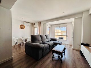 Rent Flat in El Carmen. Piso, situado en paseo marqués de corvera,
