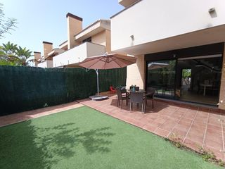 Casa aparellada a La Quinta. Tu nuevo hogar en la quinta espacio, comodidad y vida al aire li