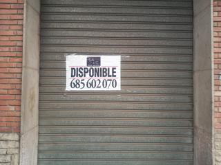 Local Comercial  Passatge de sardà i farriol. Se vende local para parking o como almacén en la zona niloga de