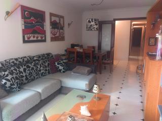 Pis  Plaça del comte de reus. Piso de 3 habitaciones y 2 baños con parquing incluido