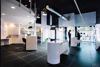 Lloguer Local Comercial  Avinguda dels jocs olímpics. Local de 200m2 para entrar con gran visibilidad