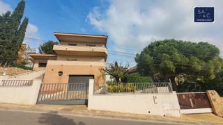 Chalet à Castellvell del Camp. Chalet individual situado en castellvell del camp