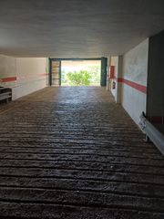 Lloguer Aparcament cotxe a Carrer d'andalusía 1. Se alquila plaza de parking para coche grande cerca del puerto d