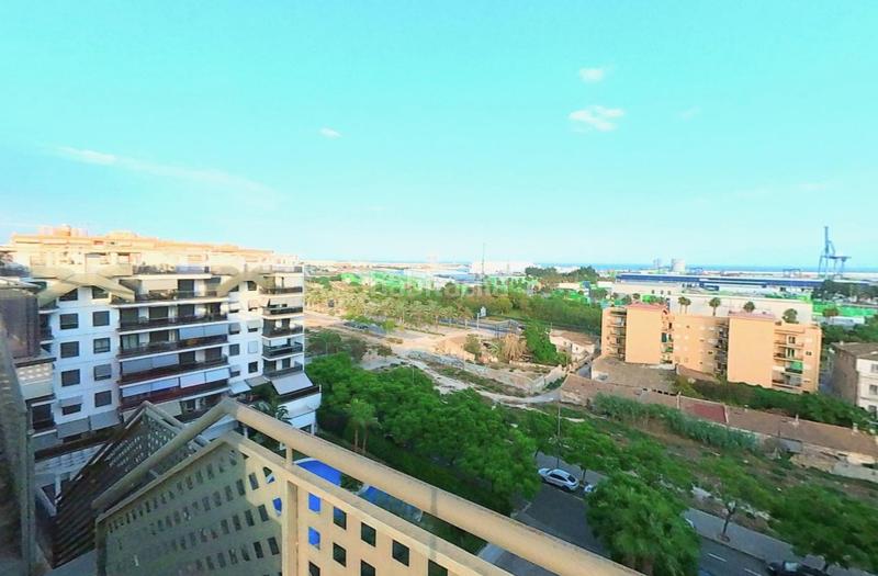 Foto 8115fd7a-072e-4adc-a251-e370f8ed88f3. Dachwohnung in calle calle del alcalde josé luís lassaletta 17 in Alicante