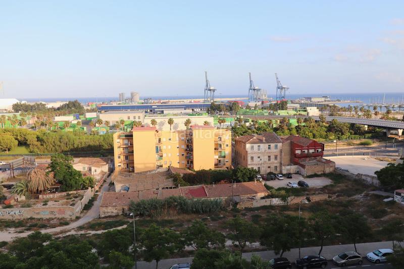 Foto e35aa2db-4665-4b6d-802d-d54a3db99453. Dachwohnung in calle calle del alcalde josé luís lassaletta 17 in Alicante