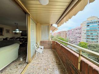 Piso en Avenida oscar espla 17. Piso gran superficie en av oscar espla