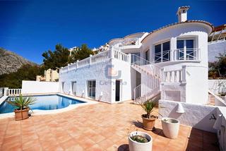 Chalet à Altea Ciudad. Fantástica villa con vistas al mar en altea hills