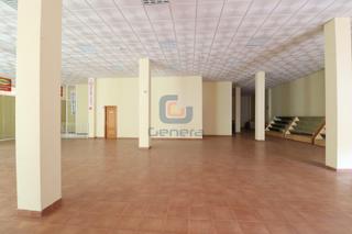 Local commercial à Ciudad de Asís. Oportunidad única de inversión! amplio local comercial en ubicac