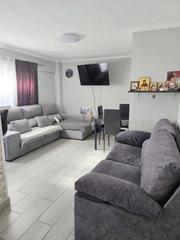 Etagenwohnung in Colonia Requena. Piso reformado zona colonia requena