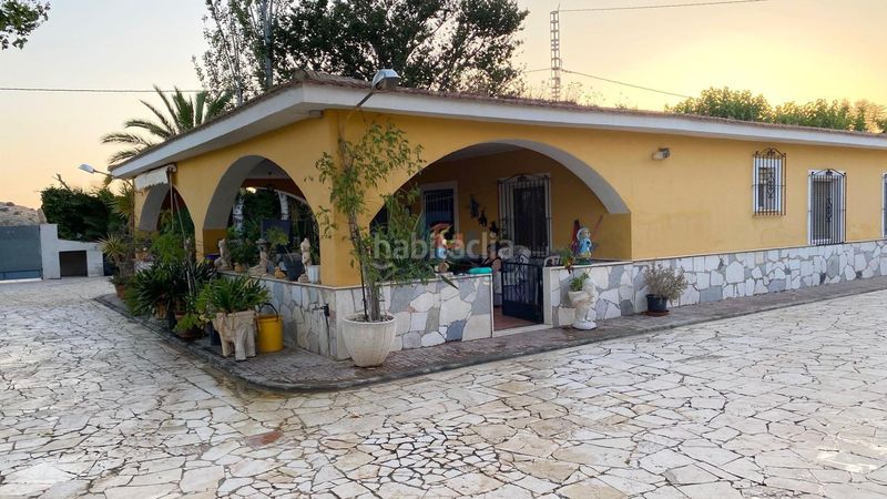 Foto 15430bd2-2c17-4bd6-8a65-b7722a15d187. Xalet amb aparcament piscina a Agost