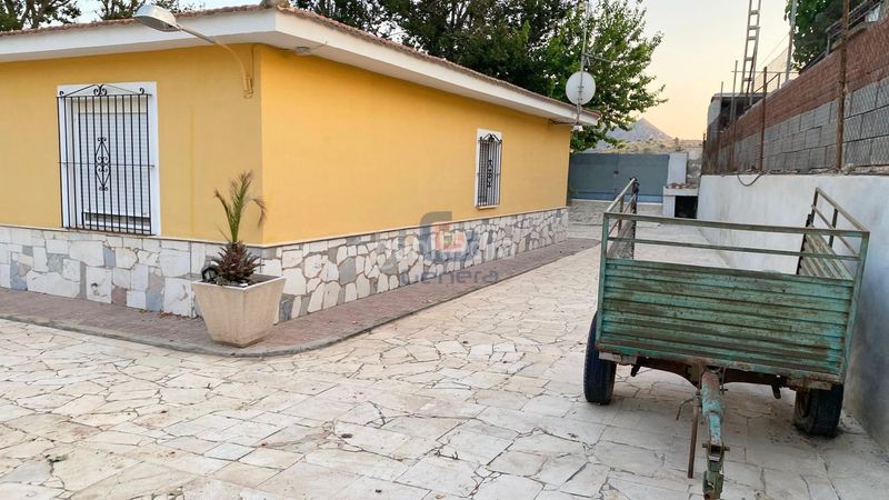 Foto 2be58609-6816-4491-8269-014613ef102a. Xalet amb aparcament piscina a Agost