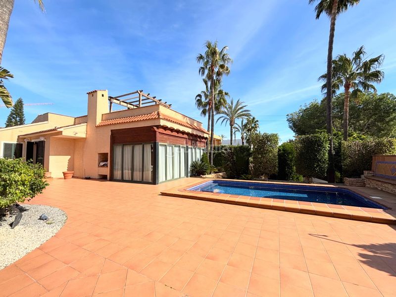 Foto 6d57a122-65ed-4e87-ab9d-c72063744c6d. Chalet in urbanizacion coblanca 36 in Urbanizaciones Benidorm