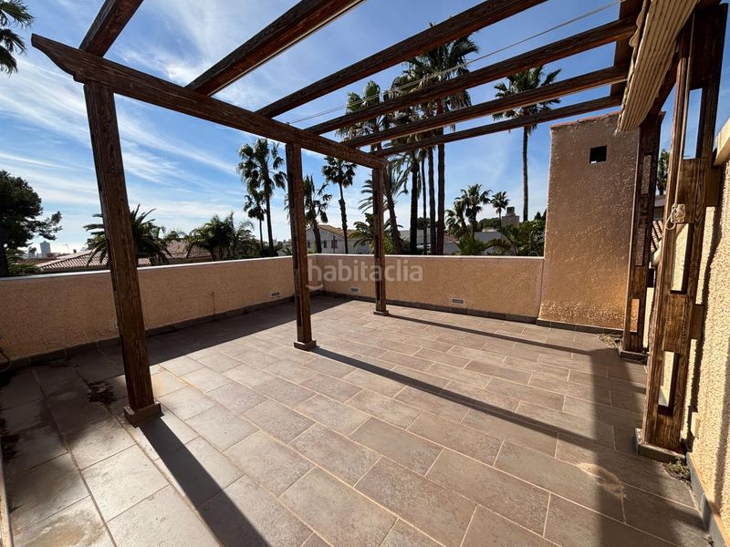 Foto d451da0b-afcc-49bb-b48f-e017fe4a830c. Chalet in urbanizacion coblanca 36 in Urbanizaciones Benidorm
