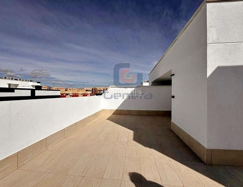 Foto c5c677ab-0c30-429f-872e-fe65fcd1b06c. Àtic amb calefacció aparcament piscina a Garbinet - Parque de las Avenidas Alicante