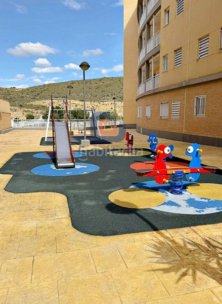 Foto 0e3636f3-53bf-4ee7-a647-ce61aa736ebc. Àtic amb aparcament piscina a Pueblo Acantilado-Lanuza Campello (el)