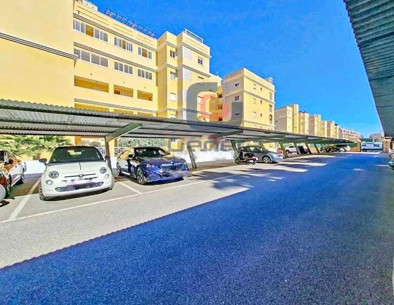 Foto d6120e67-5408-42ef-9376-98c5a2eb9fb4. Pis amb aparcament piscina a Alicante golf Alicante