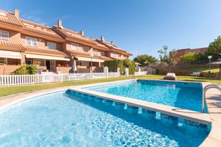 Casa adossada a Ciudad Jardín. En venta impresionante adosado en alicante capital.