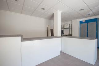 Local Comercial en Calle uruguay 10. Fantastico local comercial