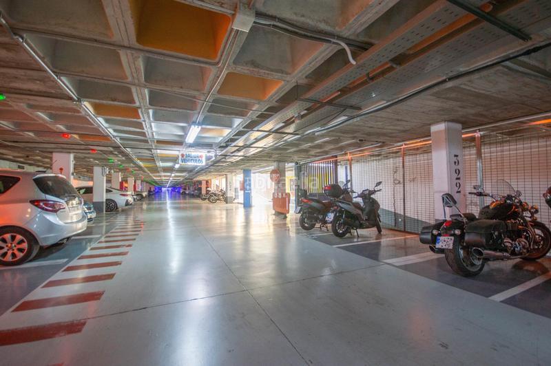 Foto d846d43d-568c-4add-aa23-1c6c30d07d77. Autoparkplatz in Plaza Castelar - Mercado Central Elda